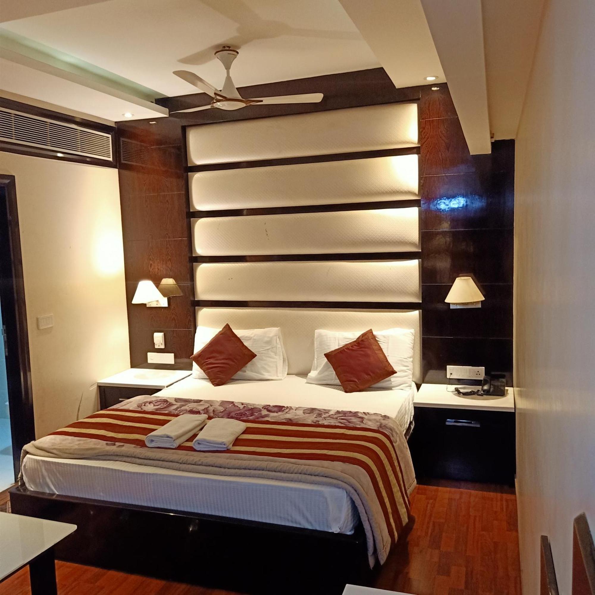 Hotel Geet Deluxe Neu-Delhi Exterior foto