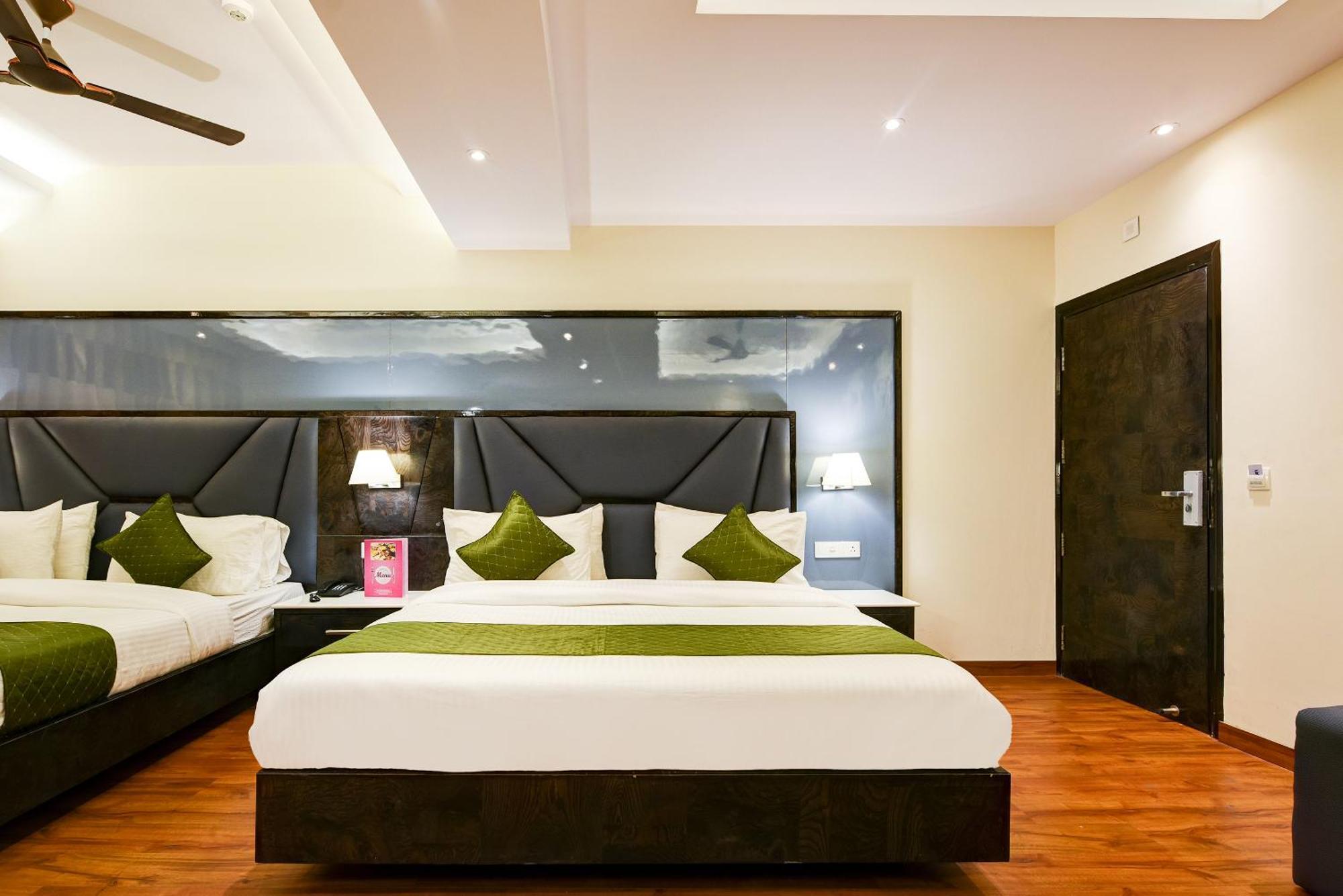 Hotel Geet Deluxe Neu-Delhi Exterior foto